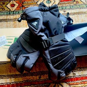 NIP Unigear Rechargeable Heated Gloves w/batteries, Manual Black🖤 Grey